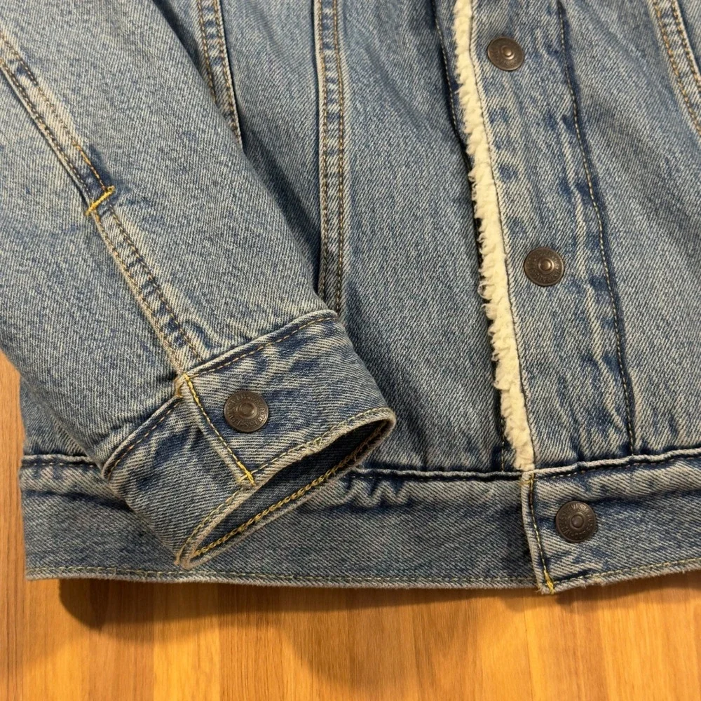 Levis Sherpa Trucker Jacket Mens Small Blue Denim Type III Fleece Lined Coat
